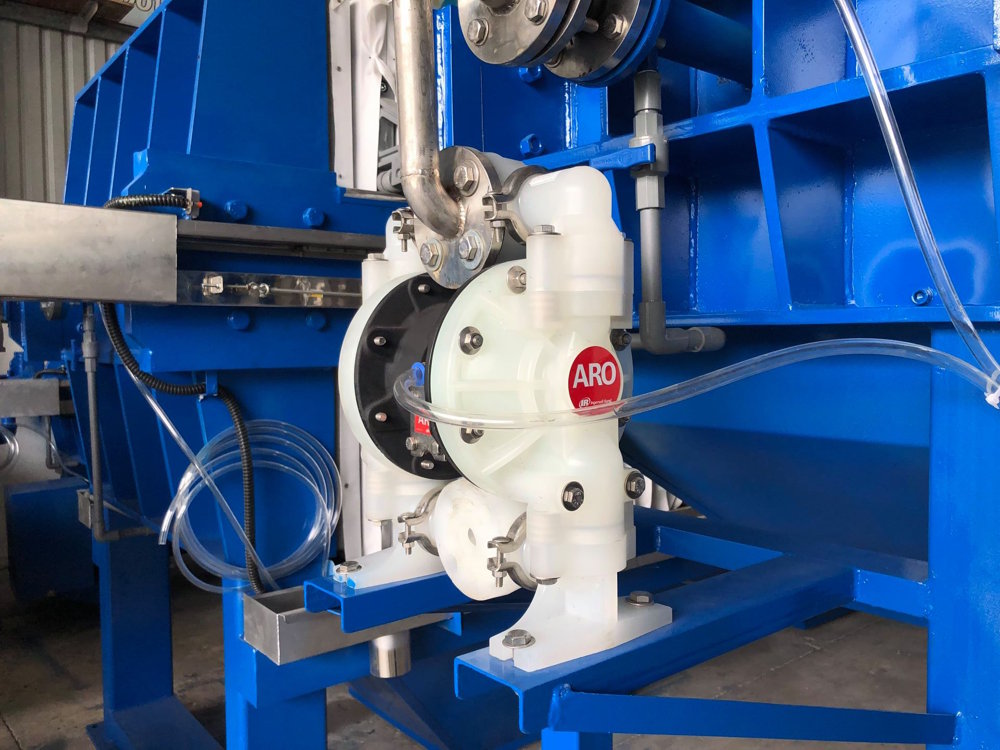 Aro diaphragm pump with stainless steel body