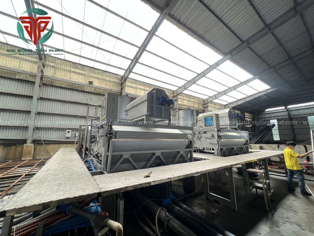 Automatic water treatment system for manufacturing businesses