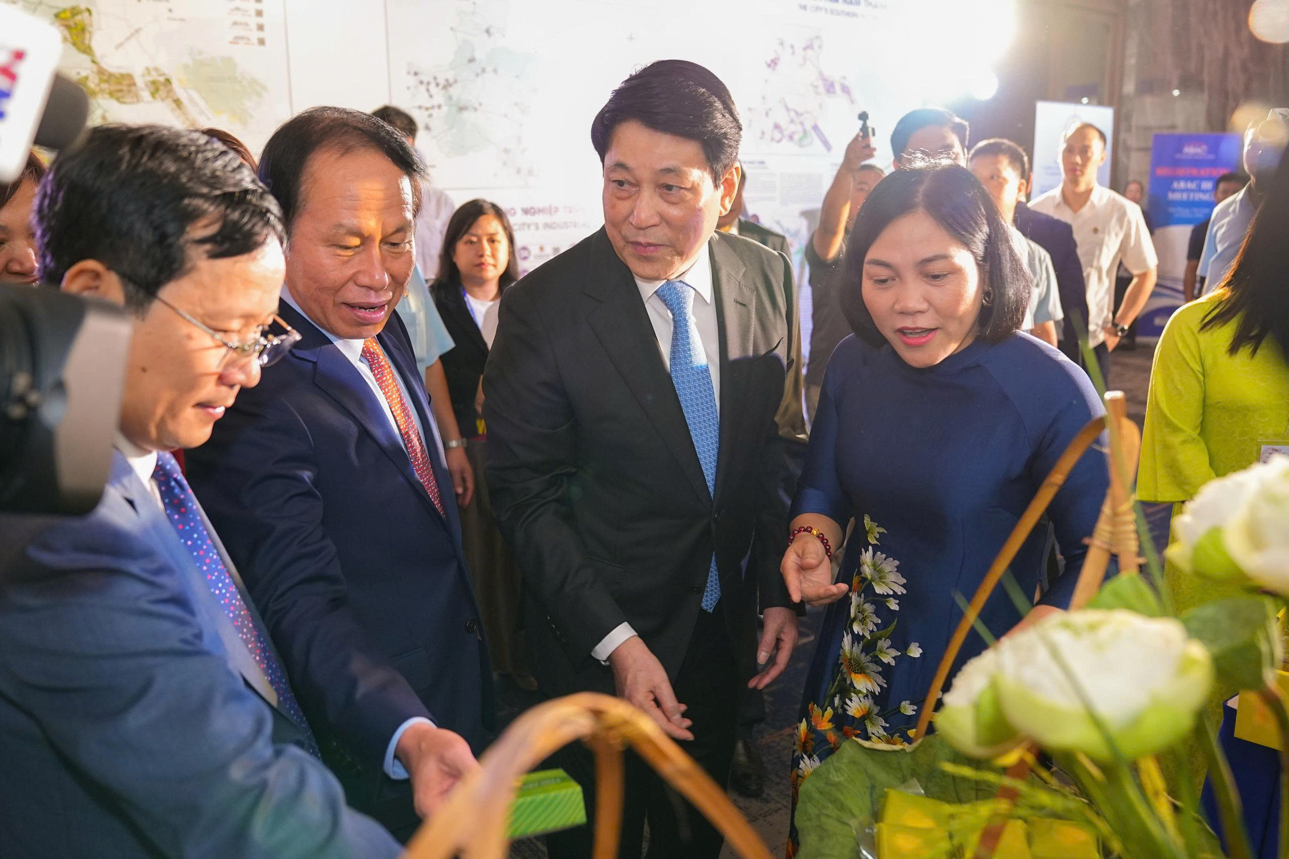 07z6809263613814_35b2ba019c8a9cc3174feed155f4ad03638882575381040284